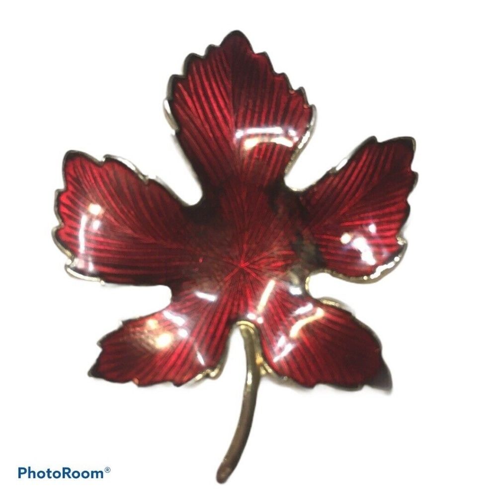 Vintage Red Maple leaf pin Canadians Fall Leaves s